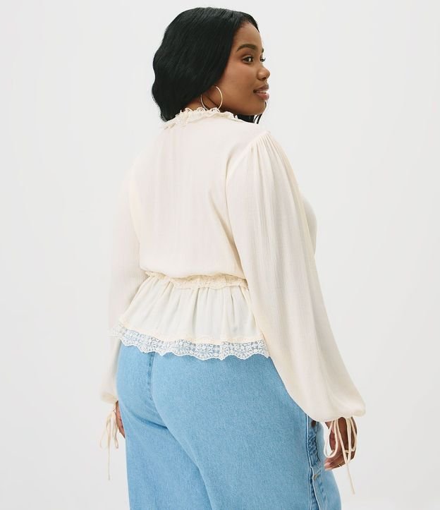 Blusa Bata en Viscosa con Encaje Curve & Plus Size 4