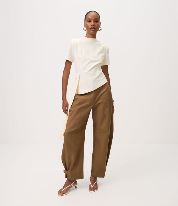 Pantalón Barrel Sastre con Detalle Ajustable en el Bajo