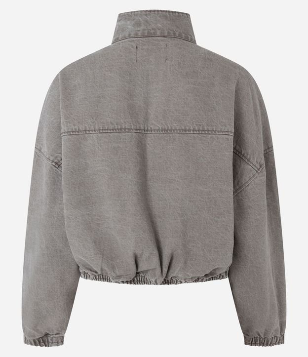 Campera Bomber en Sarga con Bolsos y Cuello Alto 6