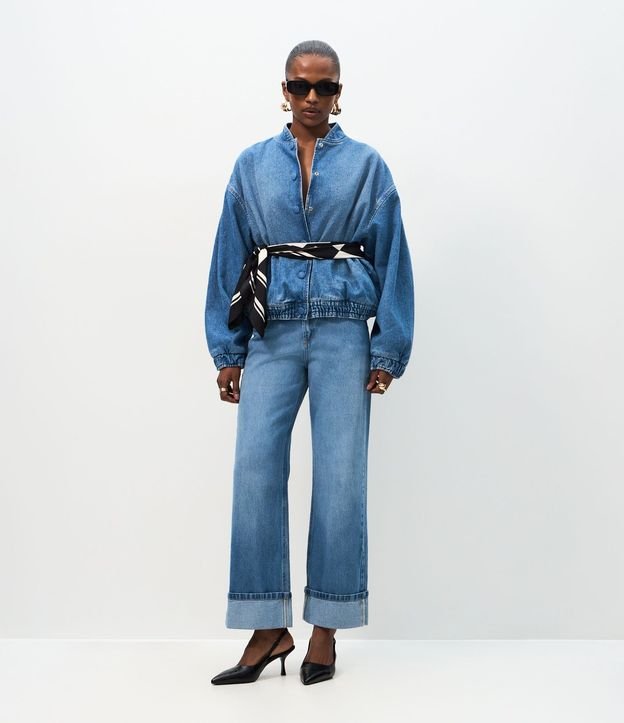 Campera Bomber en Jeans con Puños Ajustados y Botones 2