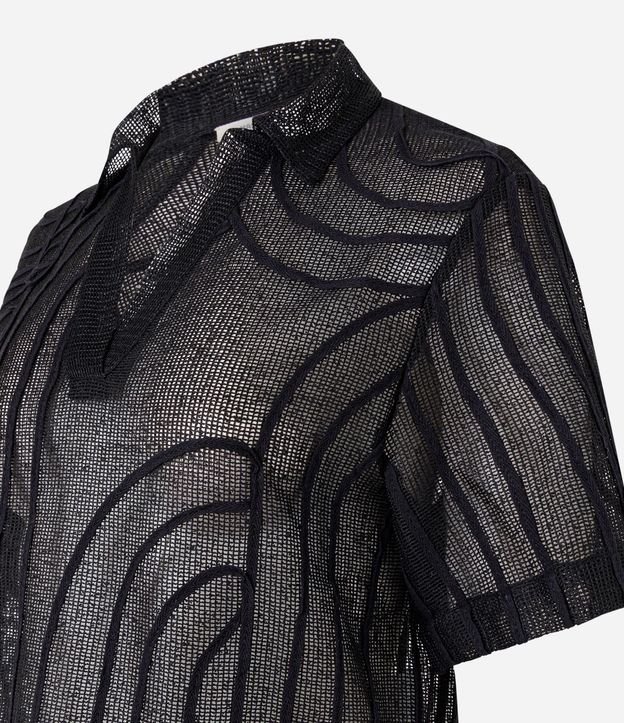 Blusa Polo con Transparencia y Bordado Abstracto 7
