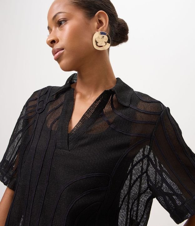 Blusa Polo con Transparencia y Bordado Abstracto 3