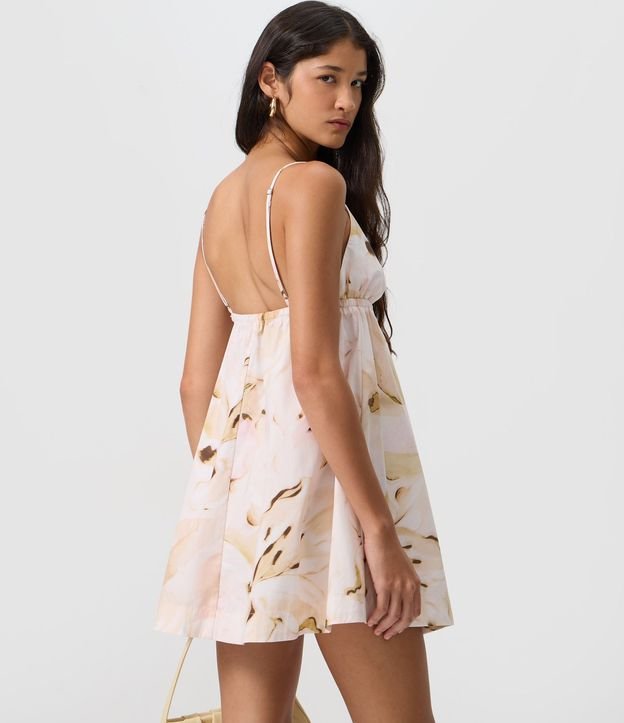 Vestido Corto en Tricolina con Estampa Floral Aquarelada 5