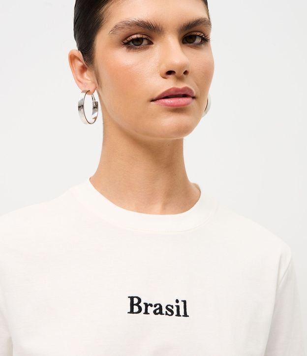 Remera en Algodón con Lettering Brasil y Bajo Asimétrica con Encaje 3