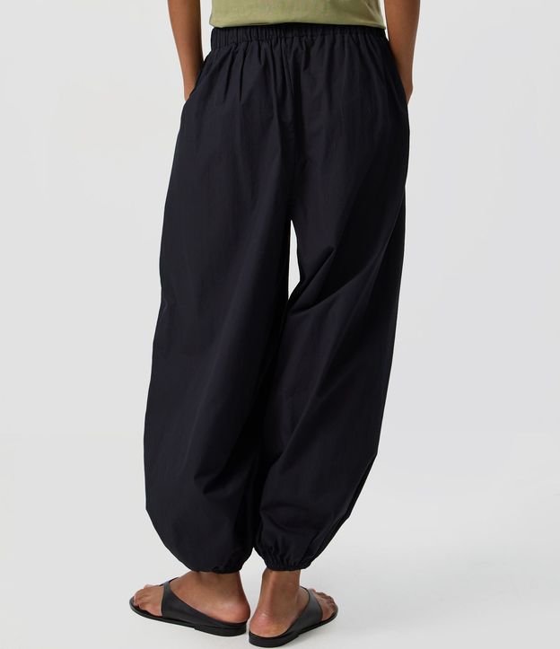 Pantalón Balloon en Tricolina con Bajo Ajustada 4