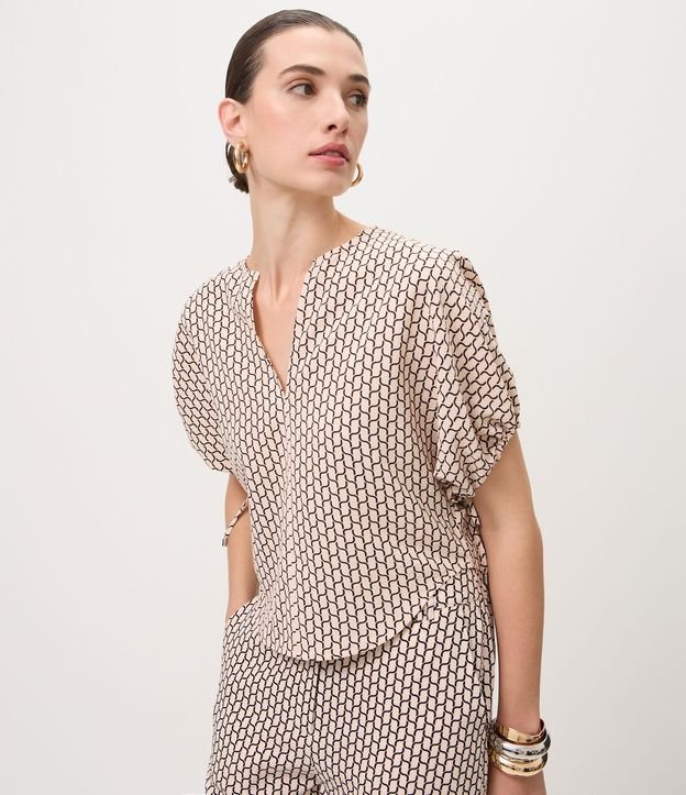 Blusa en Chiffon con Escote V y Colissê en las Mangas