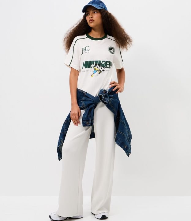 Remera Boxy en Algodón con Estampado Deportiva Mickey y Detalles Contrastantes 2