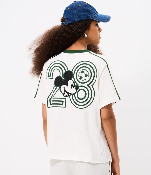 Remera Boxy en Algodón con Estampado Deportiva Mickey y Detalles Contrastantes 4