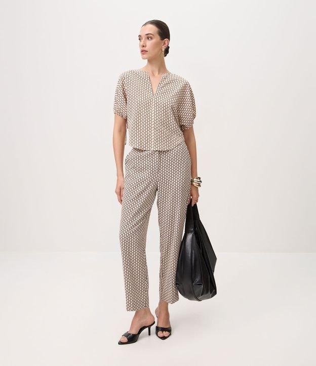 Pantalón Carrot en Crepé con Cintura Elástica y Estampa Geométrica