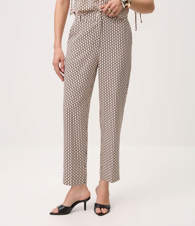 Pantalón Carrot en Crepé con Cintura Elástica y Estampa Geométrica 3
