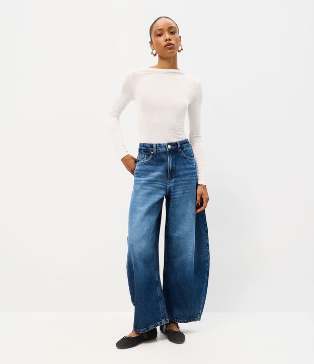 Pantalón Barrel en Jeans con Cintura Alta y Recortes Laterales
