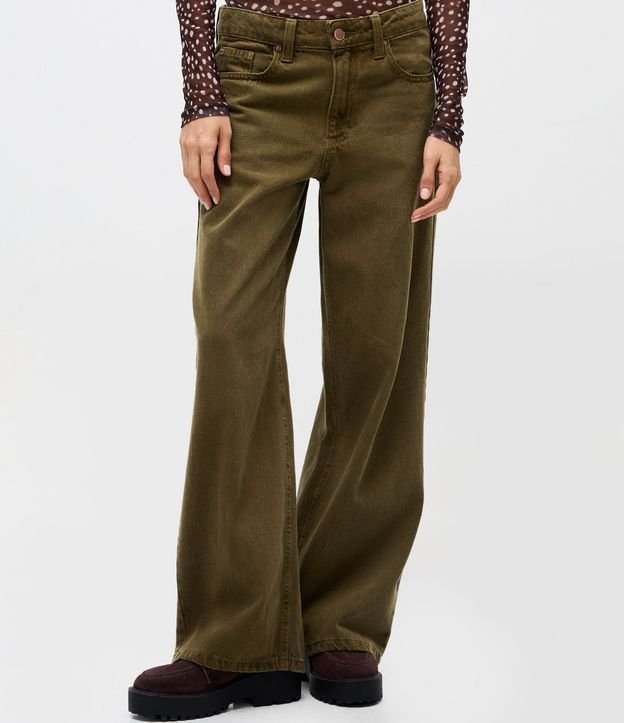 Pantalón Loose en Sarga con Cintura Baja y Lavado Cationizada 3
