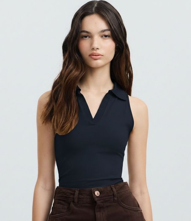 Blusa Polo en Escote V sin Mangas 2