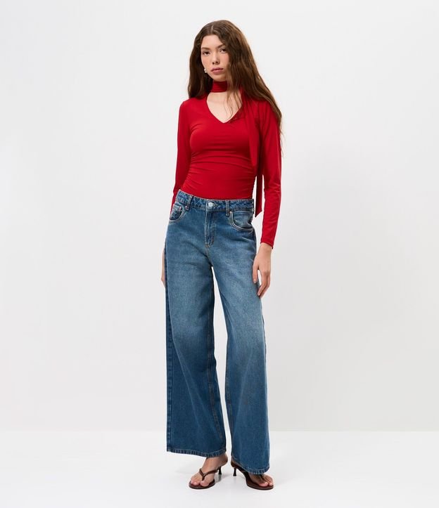 Blusa Fruncida en Microfibra con Escote V y Cuello Lazo 2