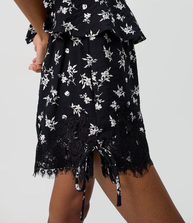 Short con Estampado Floral y Bajo de Encaje 3