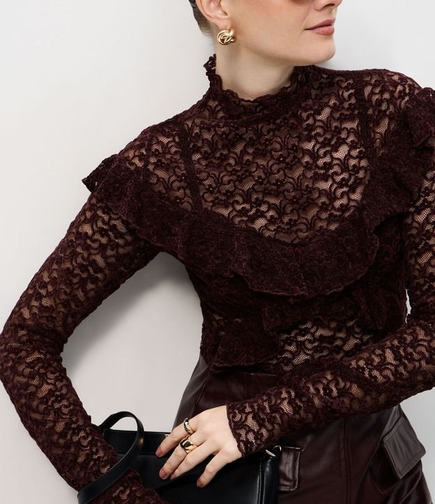 Blusa en Encaje Aterciopelado con Aplicación de Volados 3