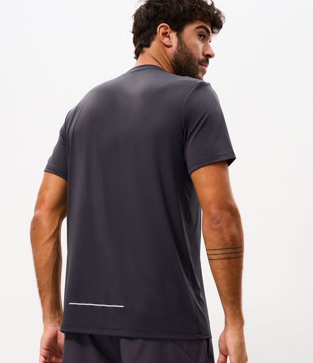 Remera Regular en Poliamida con Tecnologia Dry y Estampa Lettering Seeking My Highs 4