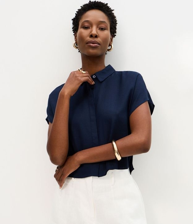 Blusa en Viscolino con Cuello y Sin Sisa