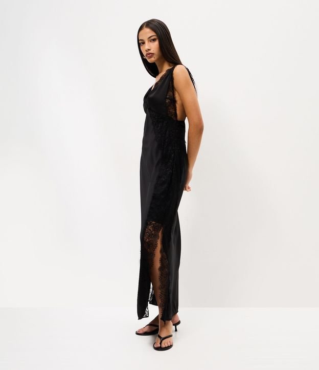 Vestido Midi en Satén con Escote V y Detalle en Encaje