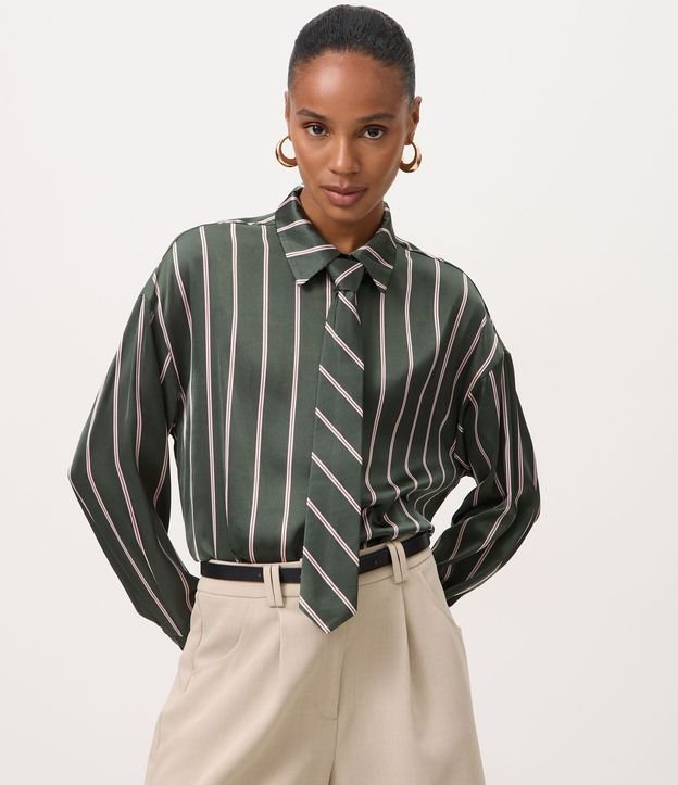 Camisa Satinada Rayada con Corbata 1