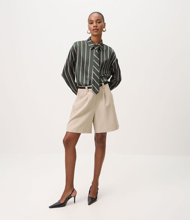 Camisa Satinada Rayada con Corbata 2