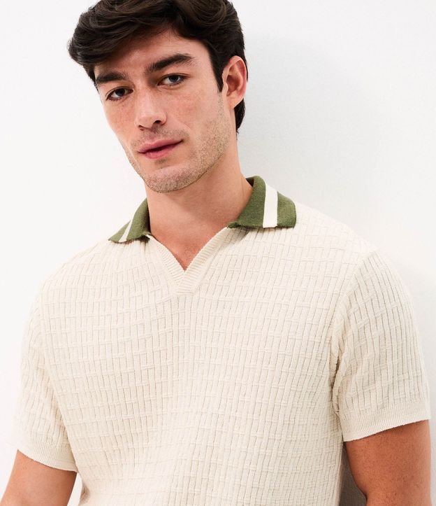 Polo Regular Texturizada con Cuello Contrastante 4