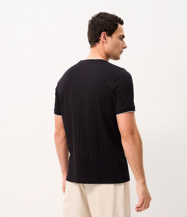 Remera en Algodón Peruano Texturizada con Rayas Verticales 3