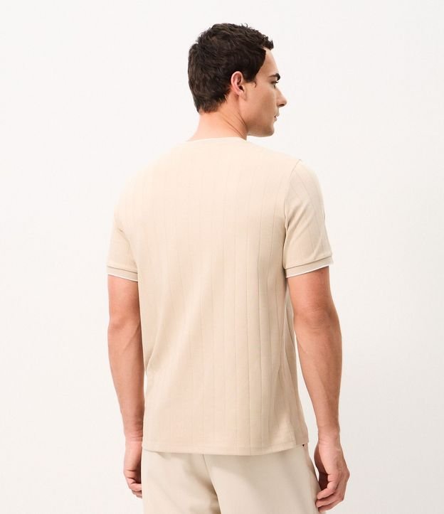 Remera en Algodón Peruano Texturizada con Rayas Verticales 3