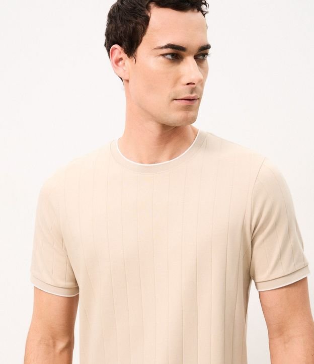Remera en Algodón Peruano Texturizada con Rayas Verticales 4