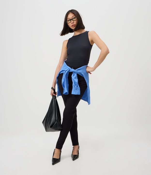 Blusa en Poliamida con Cuello Redondo 2