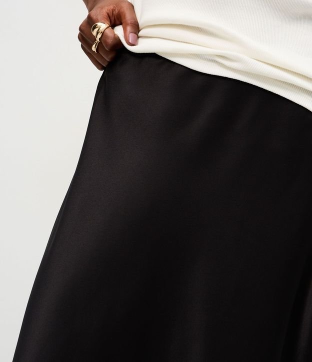 Pollera Midi Satinada con Cintura Elástica 4