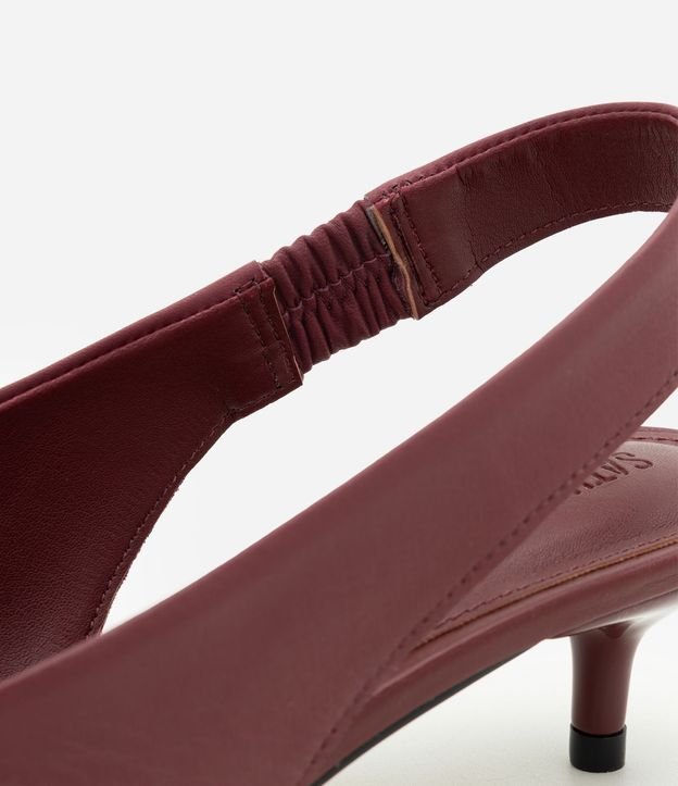 Zapato Slingback en Cuero con Taco Bajo Kitten Heel 10