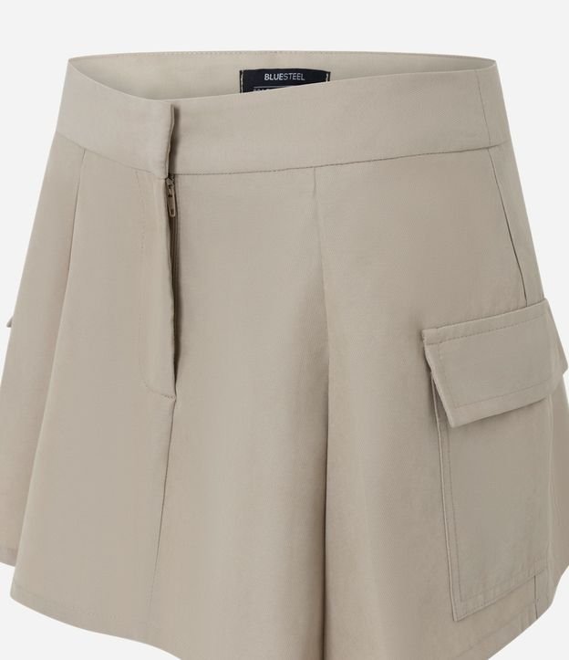 Short Pollera en Sarga con Bolsillos Cargo y Pliegues 6