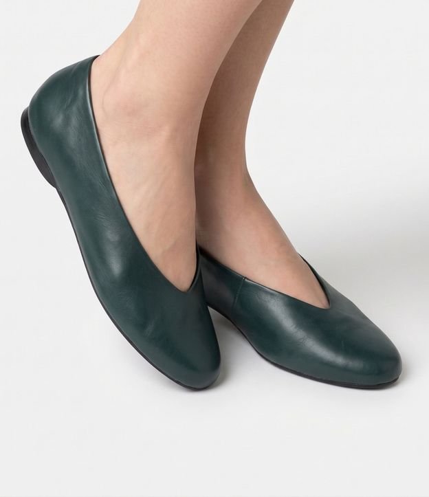 Zapatilla en Cuero con Punta Redonda 1