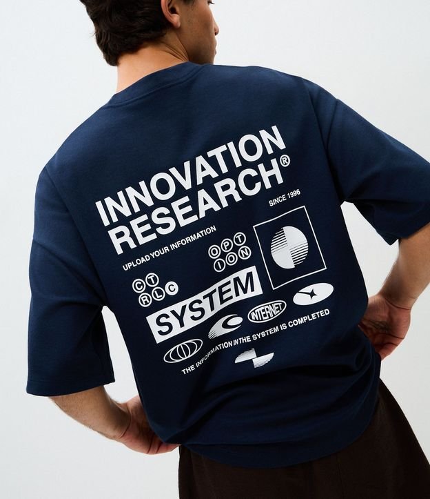 Remera de Algodón con Mangas Cortas y Lettering “Innovation Research” Oversized.