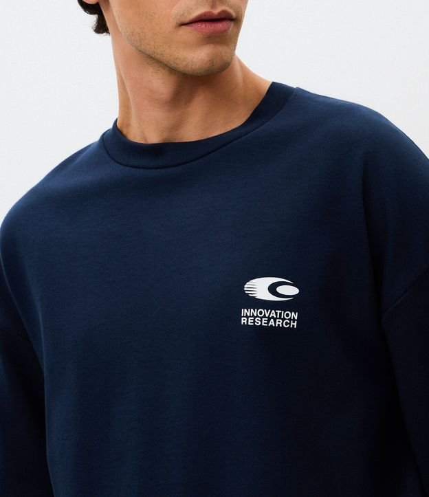 Remera de Algodón con Mangas Cortas y Lettering “Innovation Research” Oversized. 3