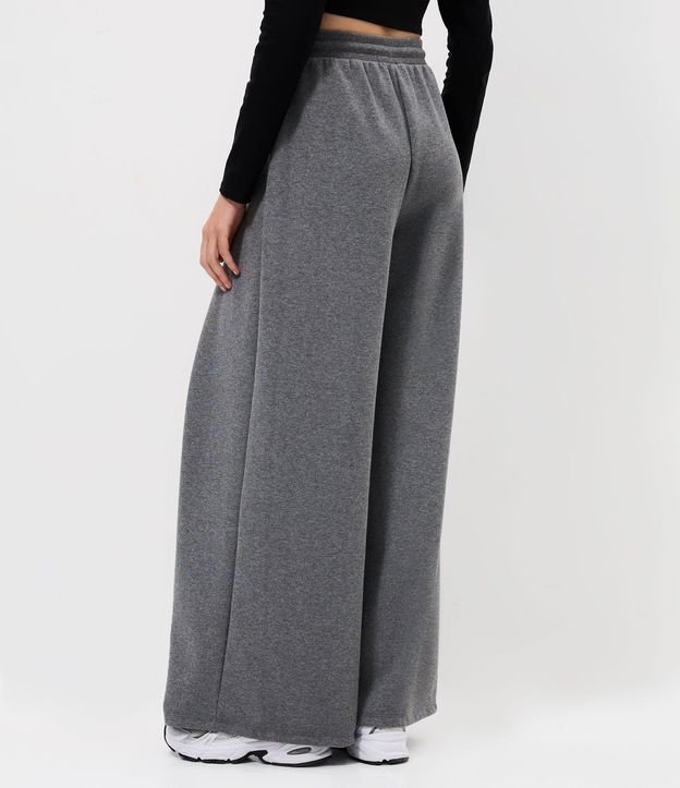 Pantalón Wide en Suedine con Pliegues Delanteros 4