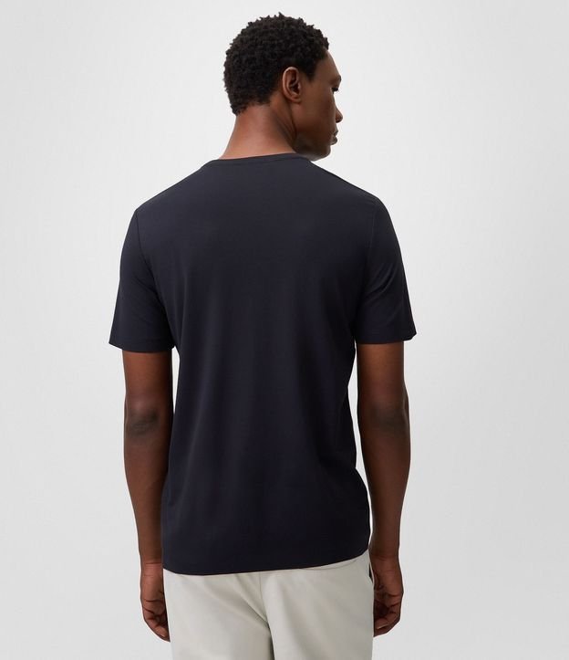 Remera Slim Performance 3