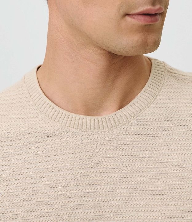 Remera Texturizada con Algodón y Cuello Redondo 2