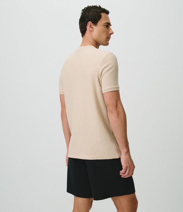 Remera Texturizada con Algodón y Cuello Redondo 4