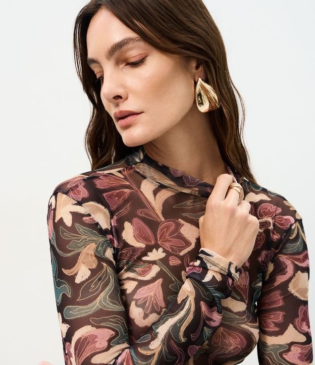 Blusa en Tule con Estampado Floral y Cuello Alto 3
