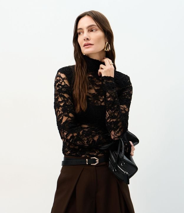Blusa en Encaje con Manga Larga y Hombreras 1