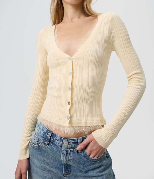Cardigan en Punto Canelado con Encaje y Abotonado 3