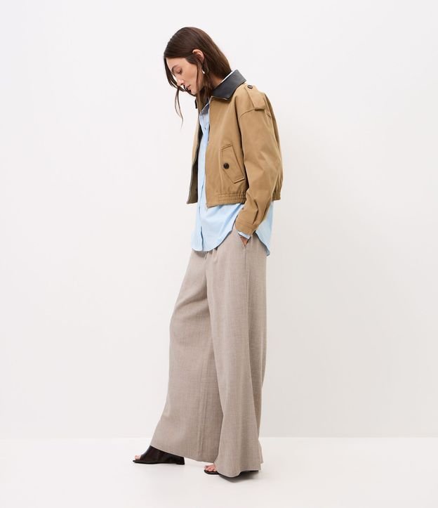 Campera Comfort con Cuello en PU Contrastante 4