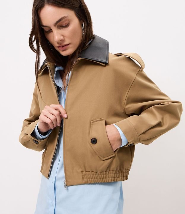 Campera Comfort con Cuello en PU Contrastante 5