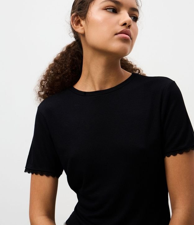 Blusa en Rib con Encaje en la Manga 3