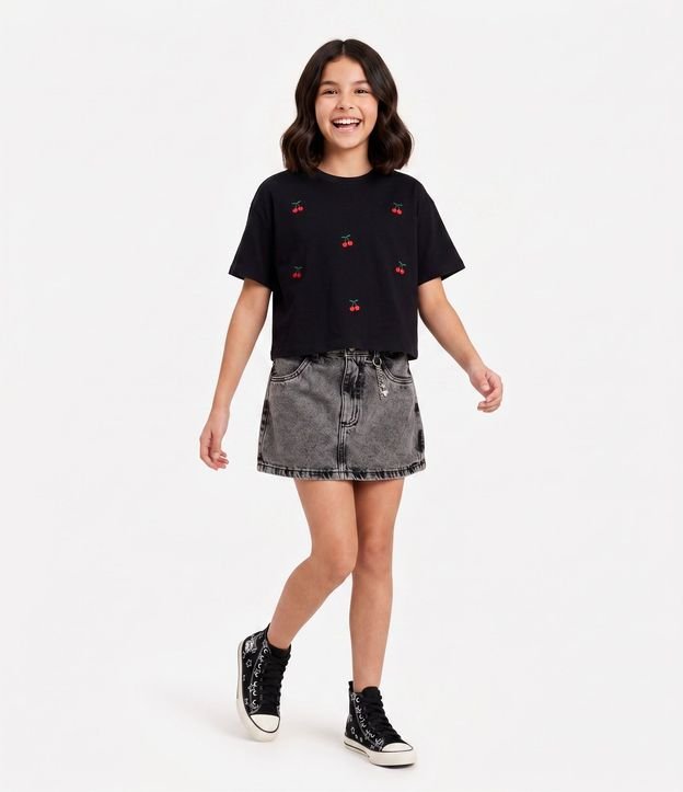 Pollera Short Infantil en Jeans con Colgantes Corazón y Estrellas – Talle 5 a 16 años 1