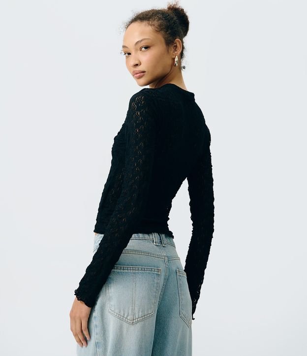 Blusa Manga Larga en Encaje con Botones Diagonales en el Cuello 4