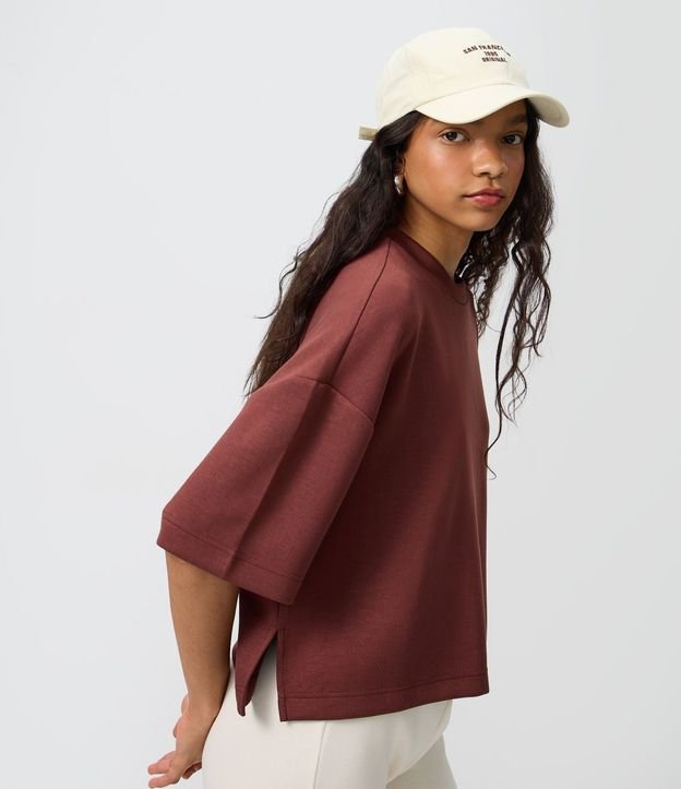 Remera en Modal con Modelo Amplio y Cuello Alto