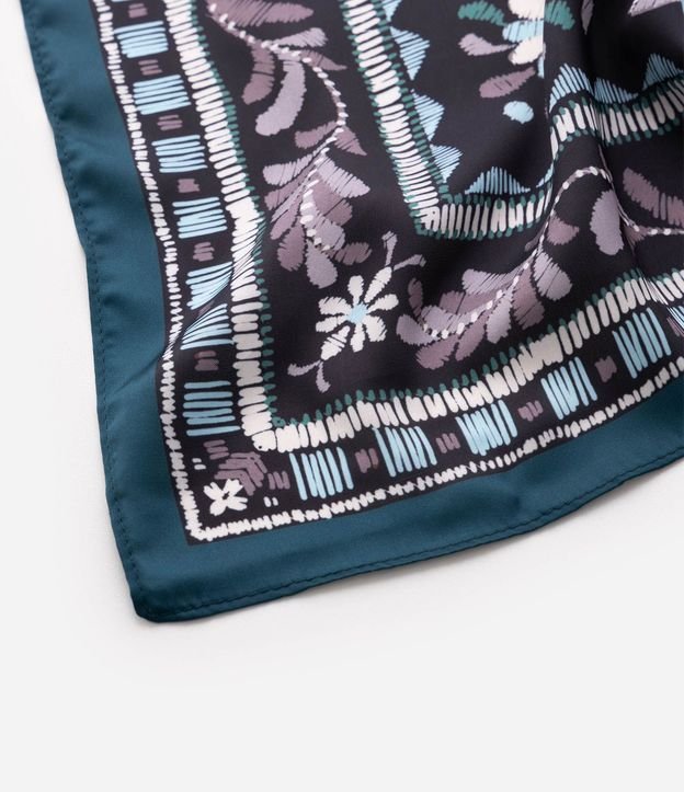 Pañuelo en Satén con Estampa de Paisley 4